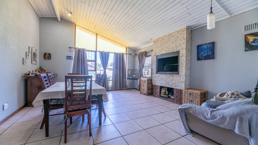 4 Bedroom Property for Sale in Windsor Park Western Cape